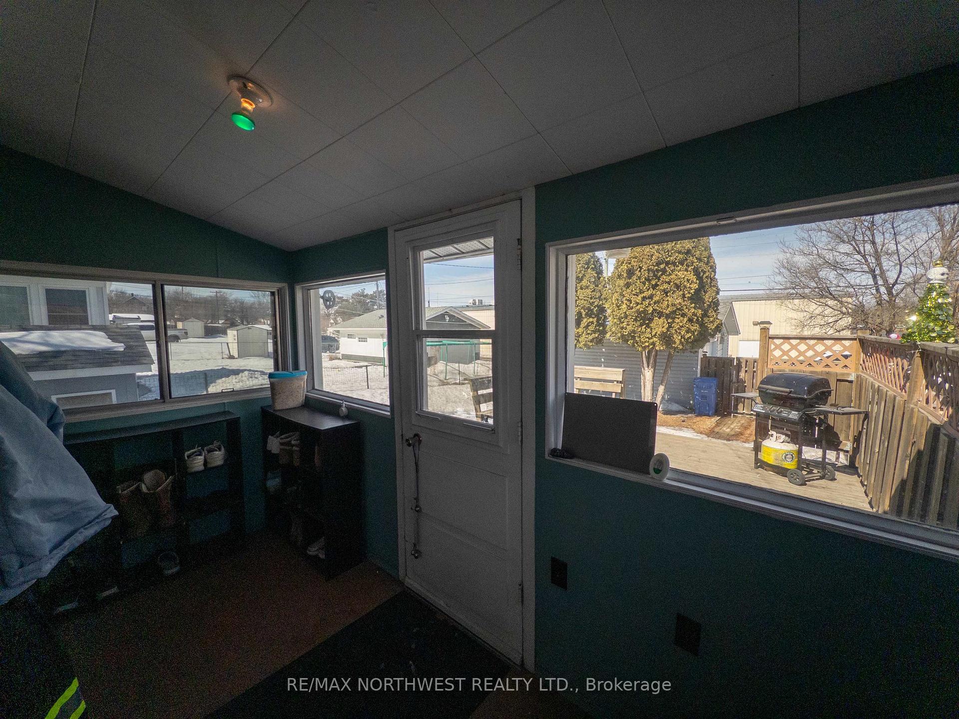 Photo 6 of 734 Second Street South, Kenora, Central — HOMEH