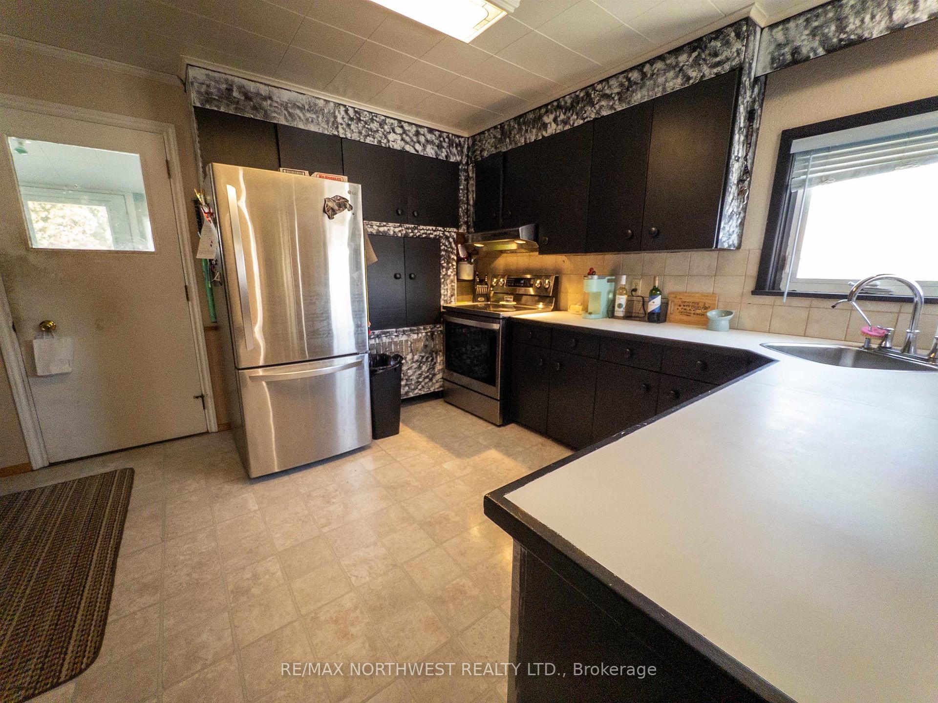 Photo 8 of 734 Second Street South, Kenora, Central — HOMEH