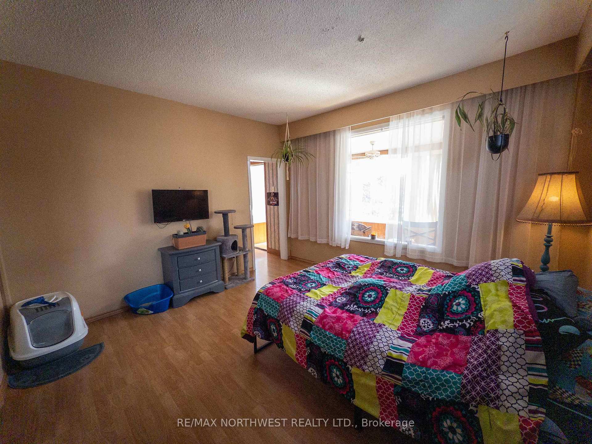 Photo 17 of 734 Second Street South, Kenora, Central — HOMEH