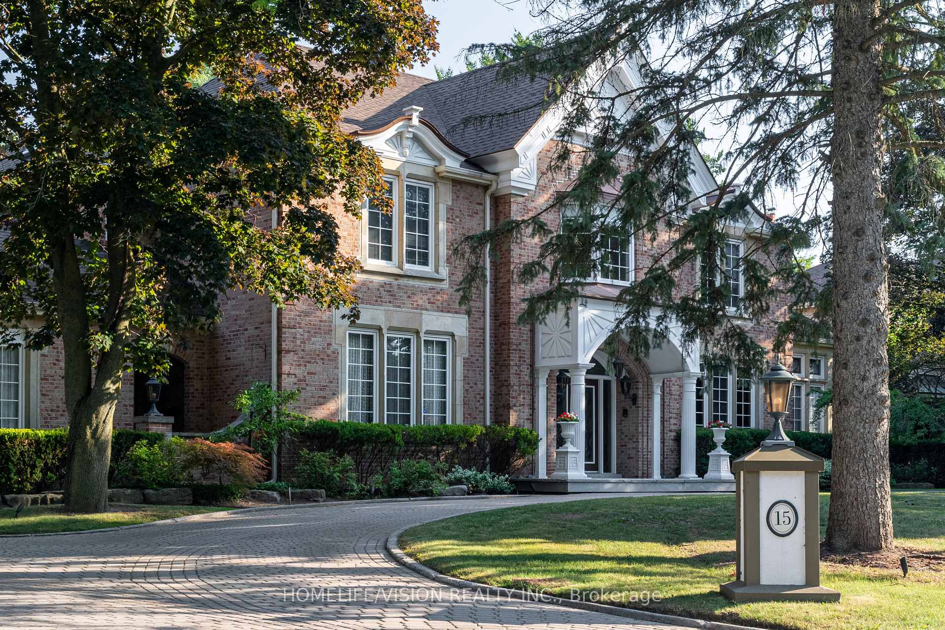 Photo 2 of 15 Daffodil Avenue, Markham, Bayview Glen — HOMEH