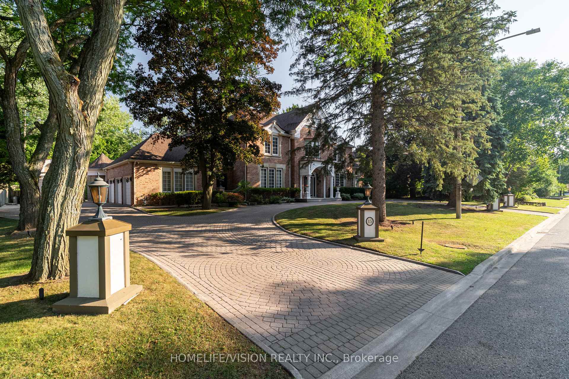 Photo 4 of 15 Daffodil Avenue, Markham, Bayview Glen — HOMEH