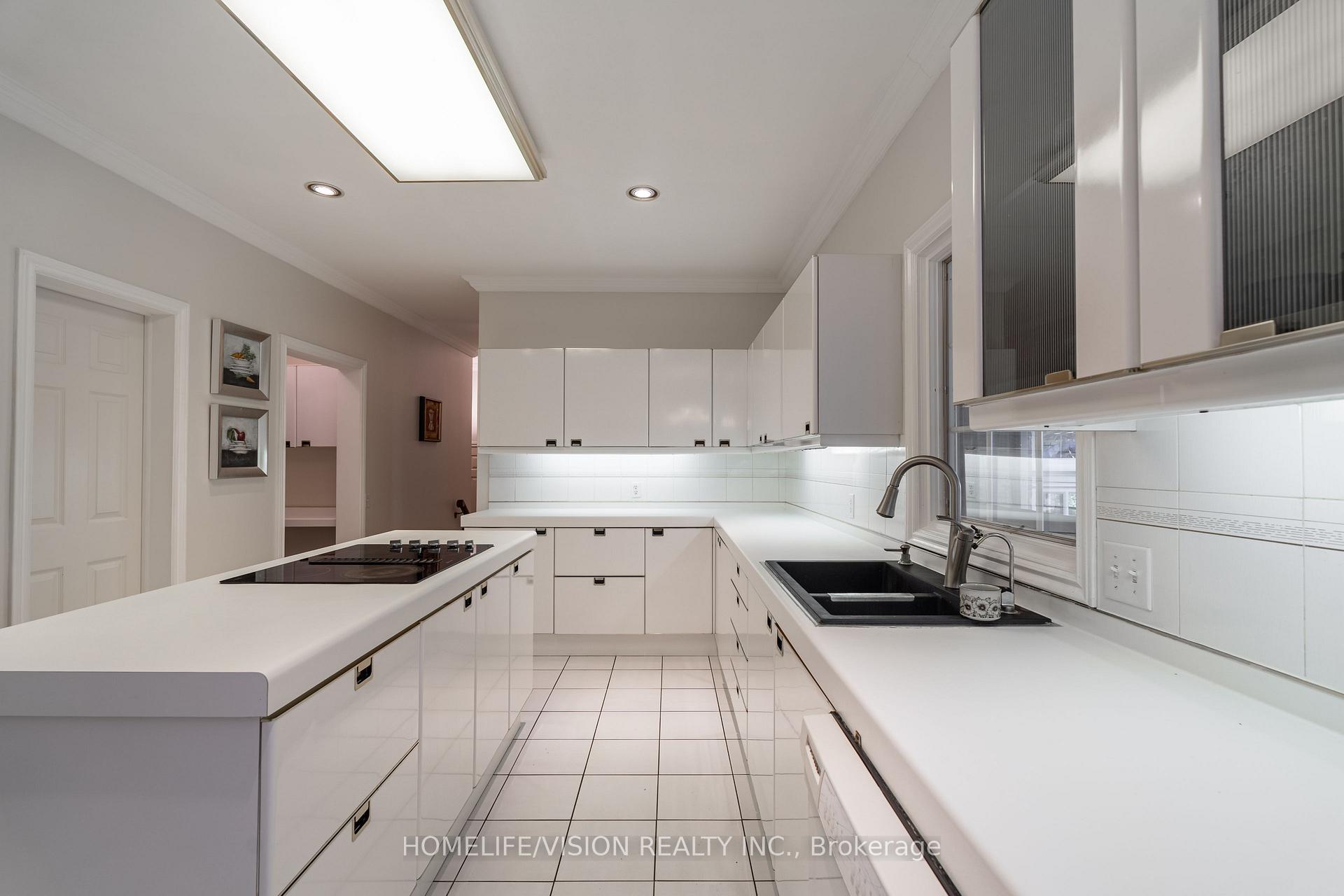 Photo 16 of 15 Daffodil Avenue, Markham, Bayview Glen — HOMEH