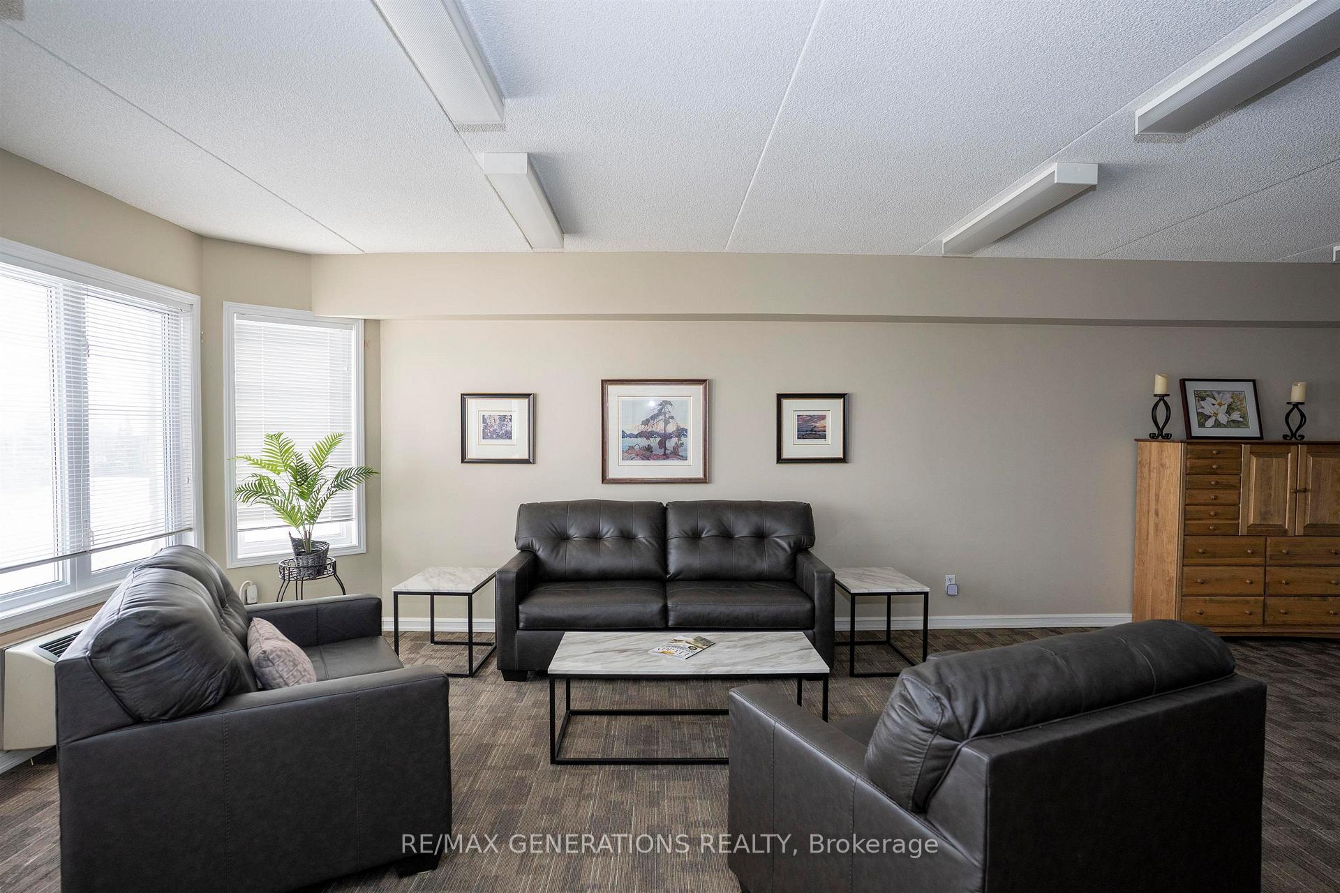 Photo 5 of Unit 301, 315 Hilldale Road, Thunder Bay, Dawson Heights — HOMEH