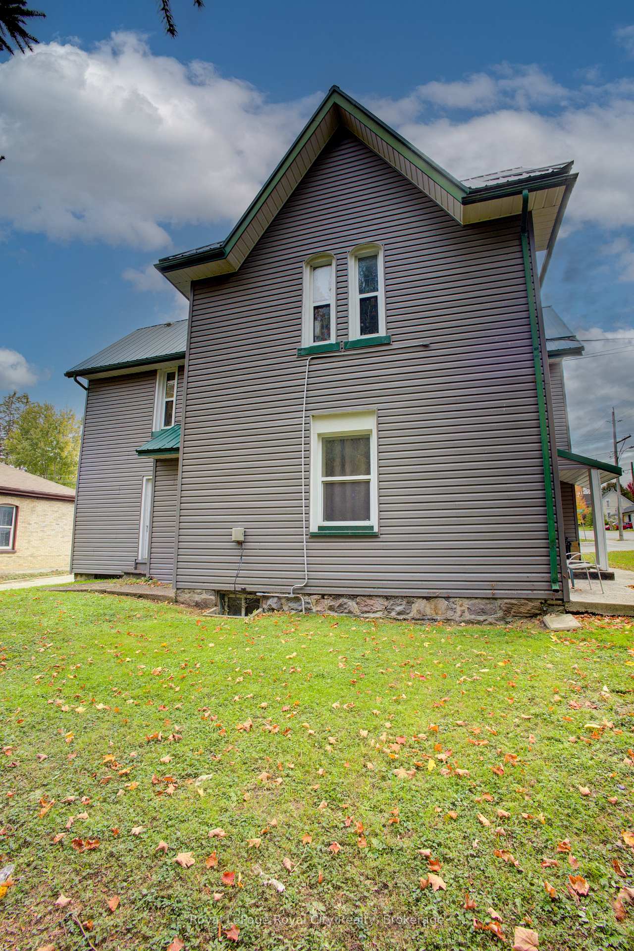 Photo 9 of 103 Patrick Street E, North Huron, Wingham — HOMEH