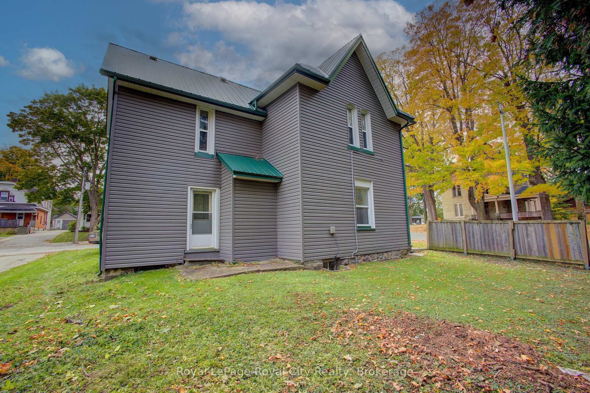 Photo 10 of 103 Patrick Street E, North Huron, Wingham — HOMEH