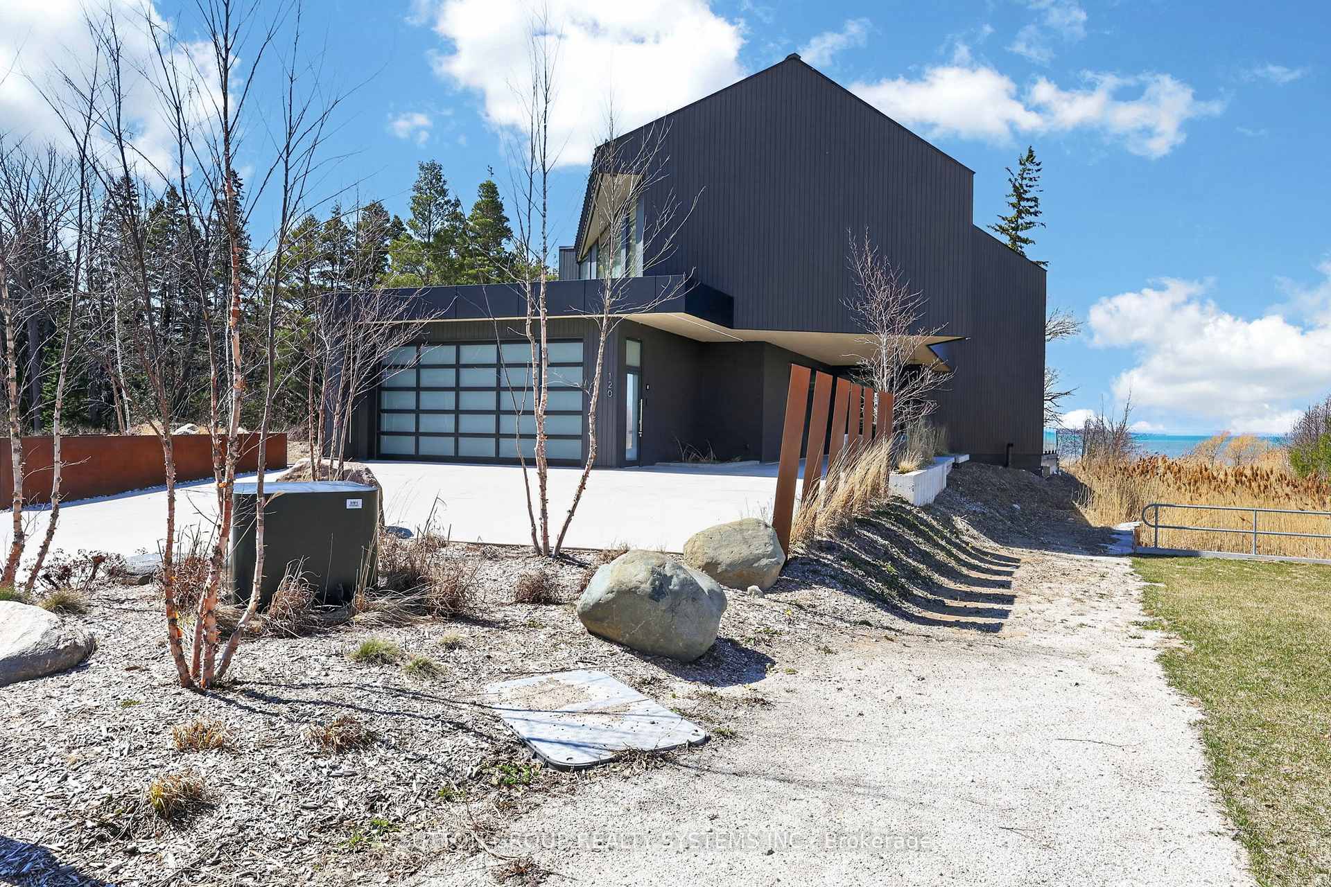 Photo 2 of 120 Sebastian Street, Blue Mountains — HOMEH