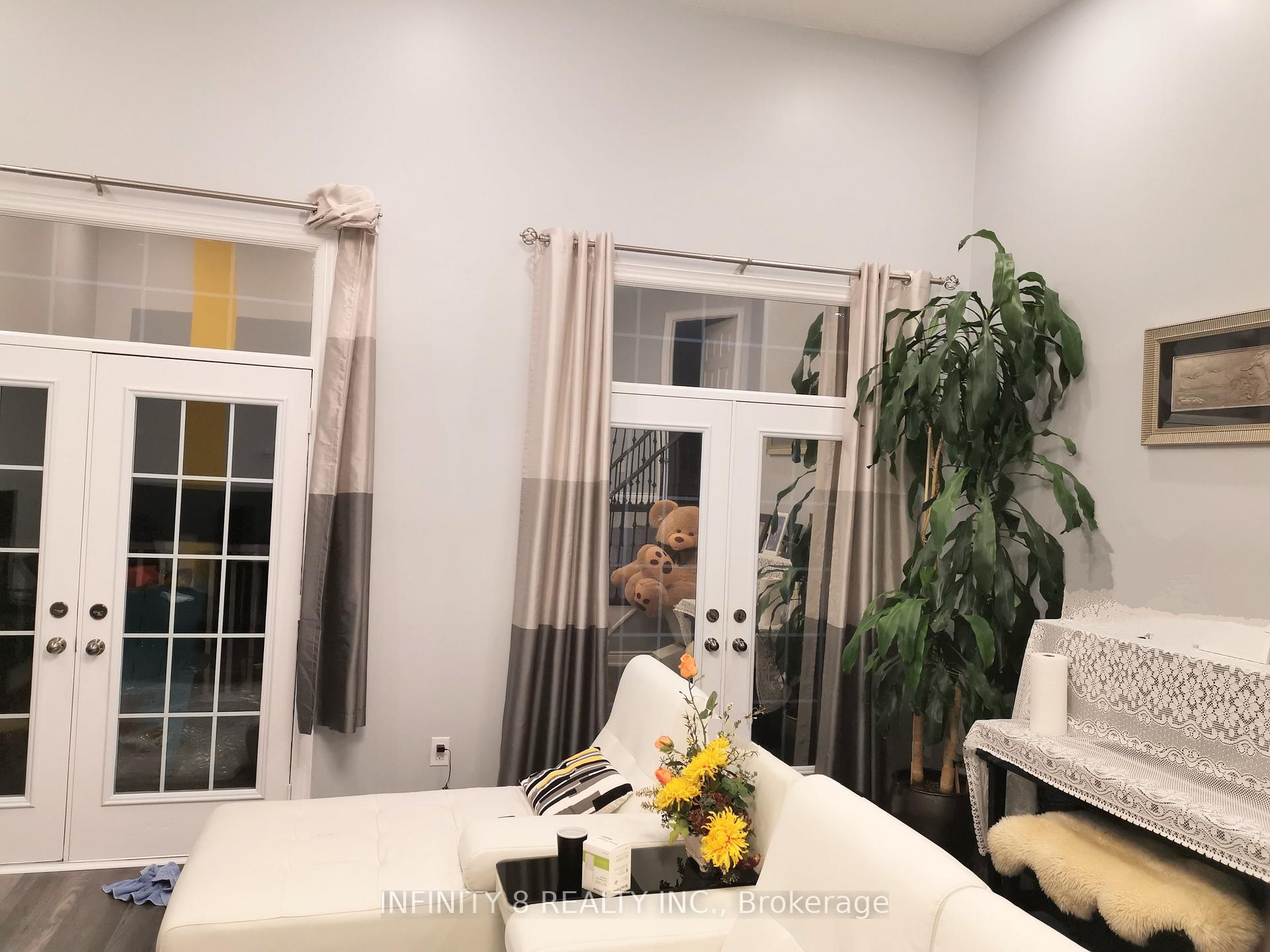 Photo 12 of 8641 Dogwood Crescent, Niagara Falls, Brown — HOMEH