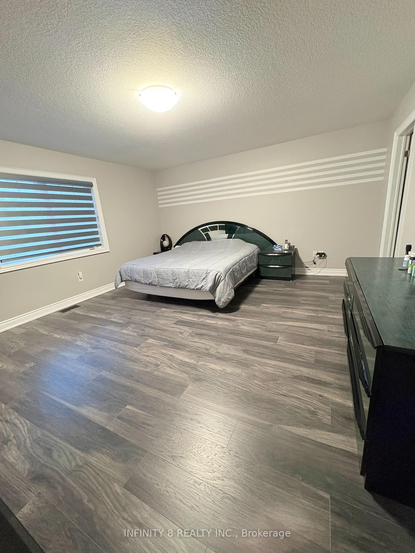 Photo 17 of 8641 Dogwood Crescent, Niagara Falls, Brown — HOMEH