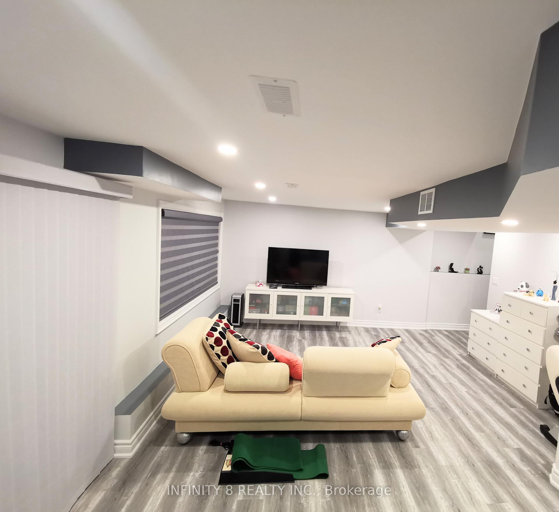 Photo 25 of 8641 Dogwood Crescent, Niagara Falls, Brown — HOMEH