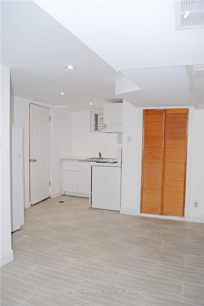 Photo 4 of Unit Bsmt, 42 St Dunstan Drive, Scarborough, Oakridge — HOMEH