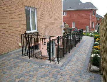 Photo 1 of 64 Kingmount Crescent, Richmond Hill, Bayview Hill — HOMEH