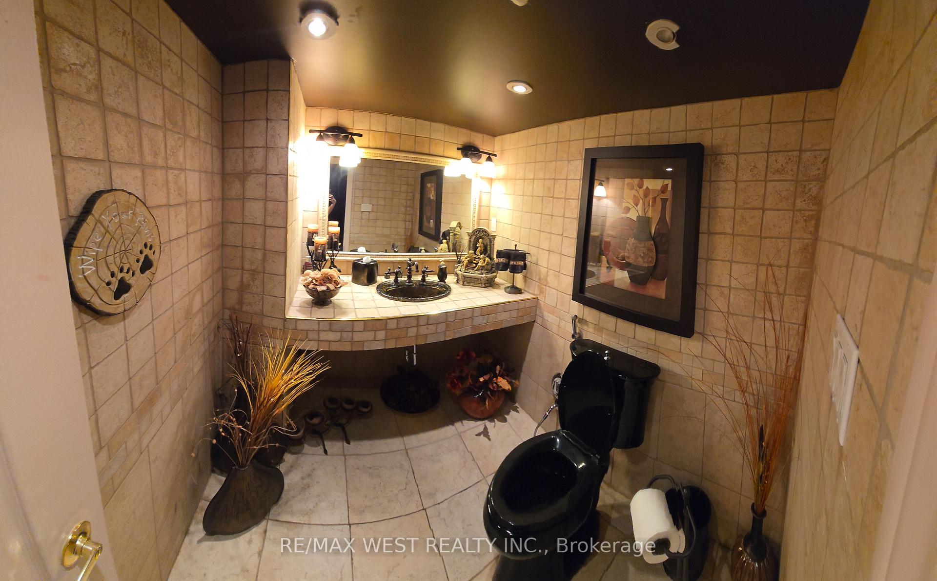 Photo 4 of 64 Kingmount Crescent, Richmond Hill, Bayview Hill — HOMEH