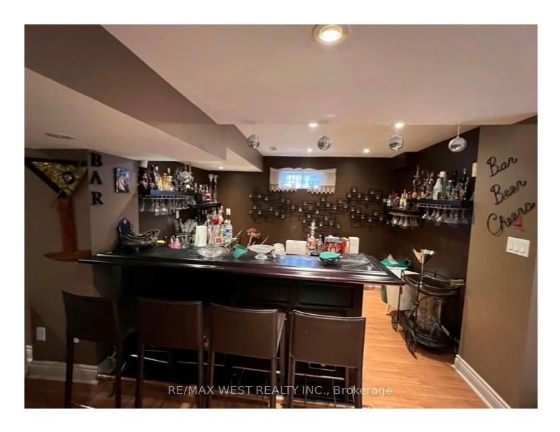 Photo 5 of 64 Kingmount Crescent, Richmond Hill, Bayview Hill — HOMEH