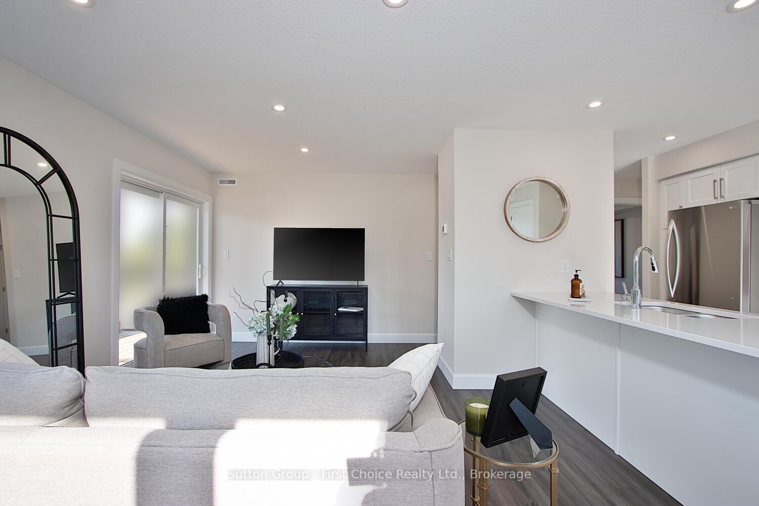 Photo 10 of Unit Unit 35, 3202 Vivian Line, Stratford — HOMEH