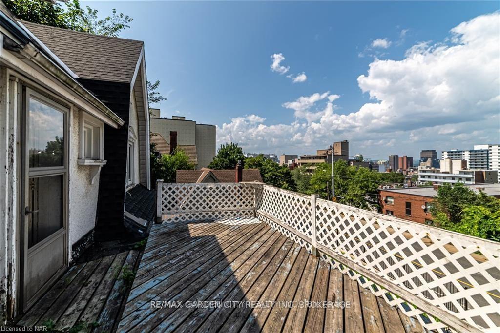 Photo 3 of 68 Arkledun Avenue, Hamilton, Corktown — HOMEH