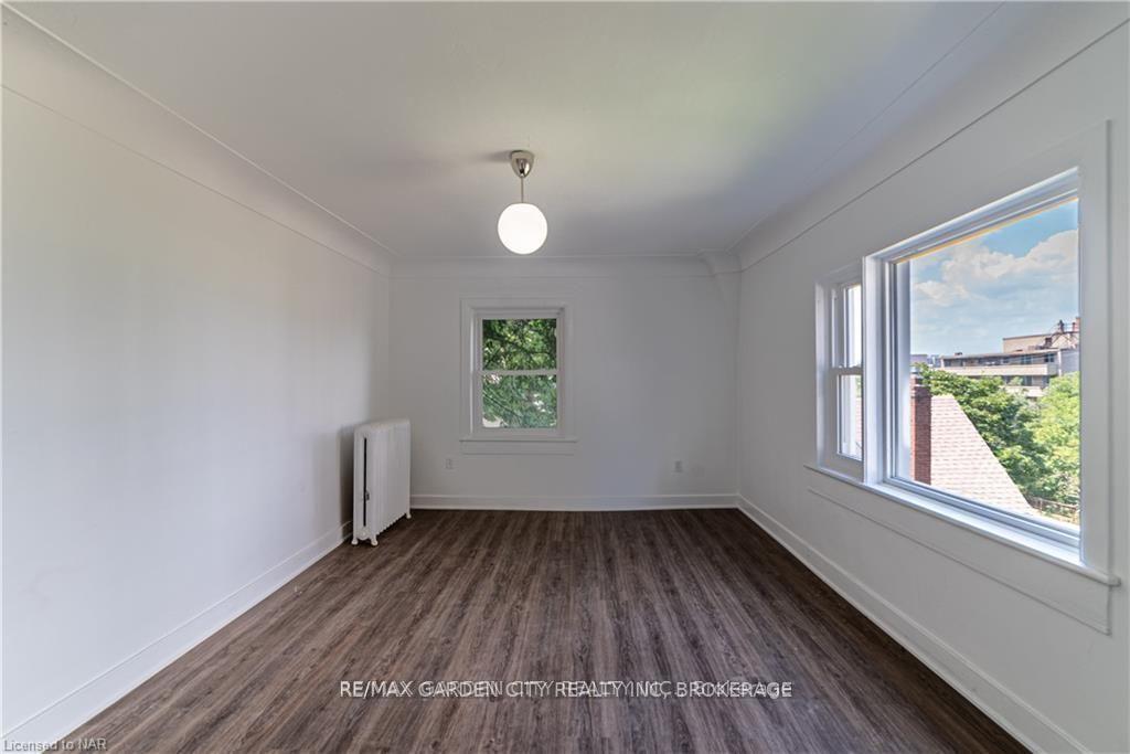 Photo 4 of 68 Arkledun Avenue, Hamilton, Corktown — HOMEH