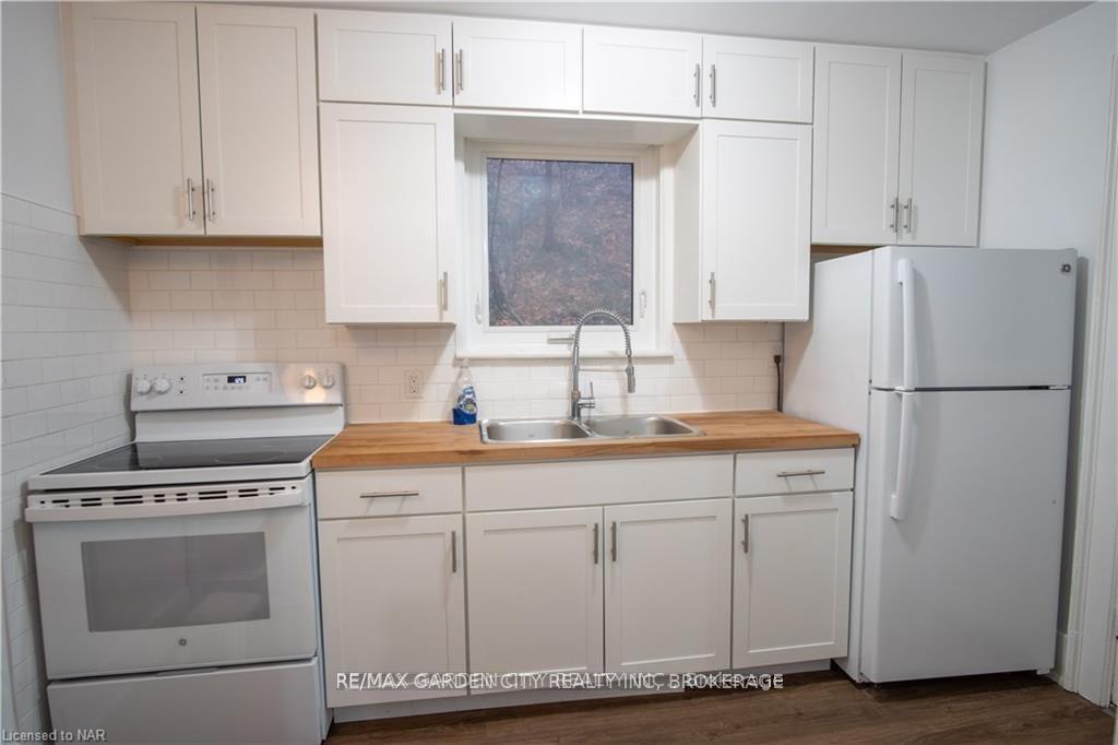 Photo 8 of 68 Arkledun Avenue, Hamilton, Corktown — HOMEH