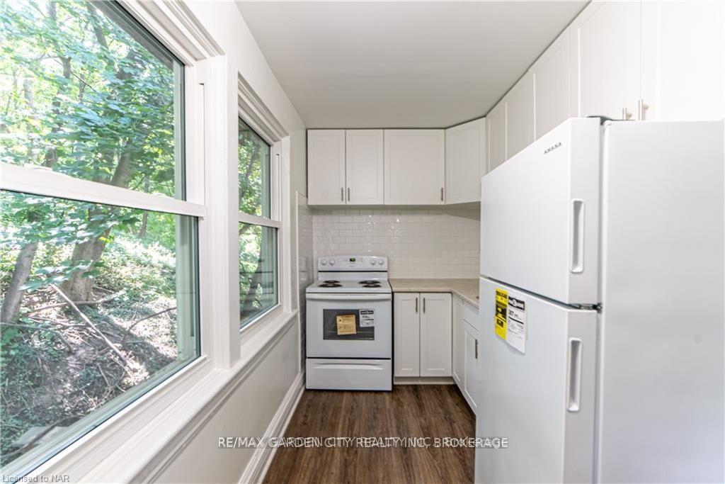 Photo 9 of 68 Arkledun Avenue, Hamilton, Corktown — HOMEH