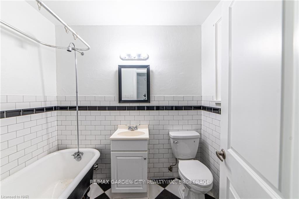 Photo 10 of 68 Arkledun Avenue, Hamilton, Corktown — HOMEH