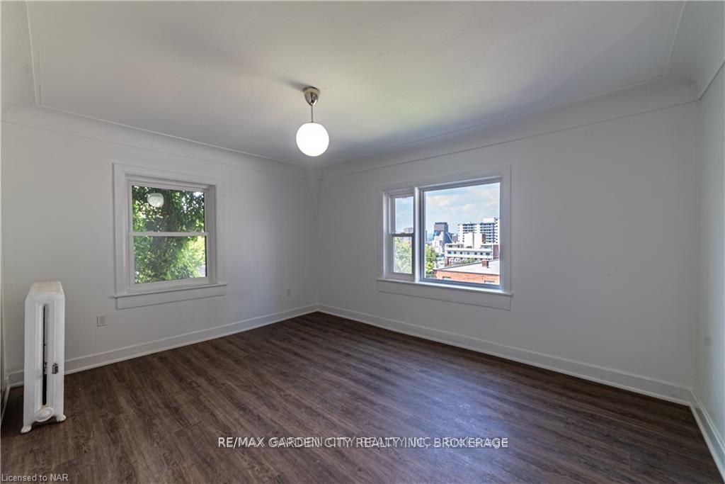 Photo 12 of 68 Arkledun Avenue, Hamilton, Corktown — HOMEH