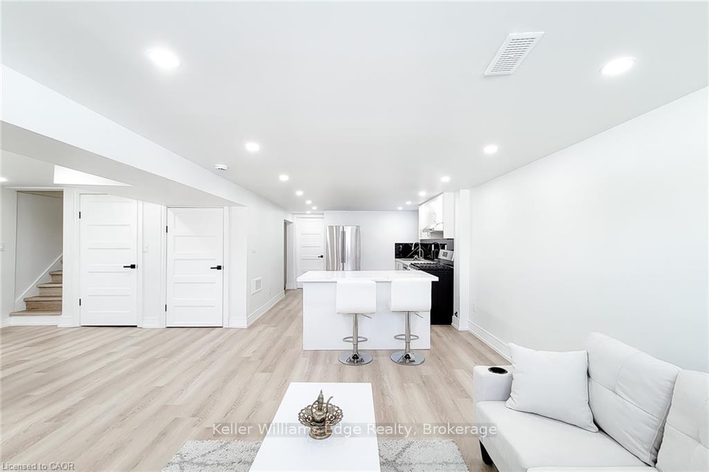 Photo 1 of Unit 2, 237 Fernwood Crescent, Hamilton, Hampton Heights — HOMEH