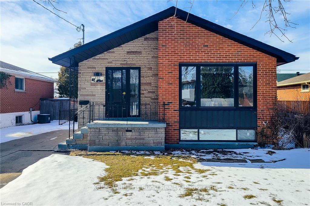 Photo 2 of Unit 2, 237 Fernwood Crescent, Hamilton, Hampton Heights — HOMEH