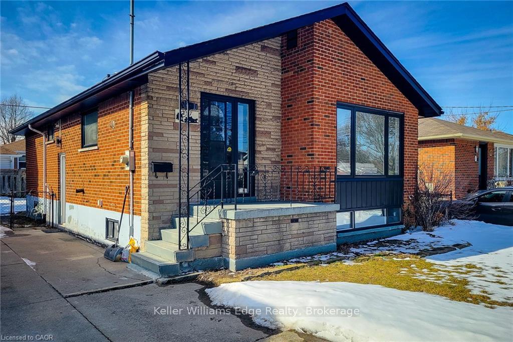 Photo 3 of Unit 2, 237 Fernwood Crescent, Hamilton, Hampton Heights — HOMEH