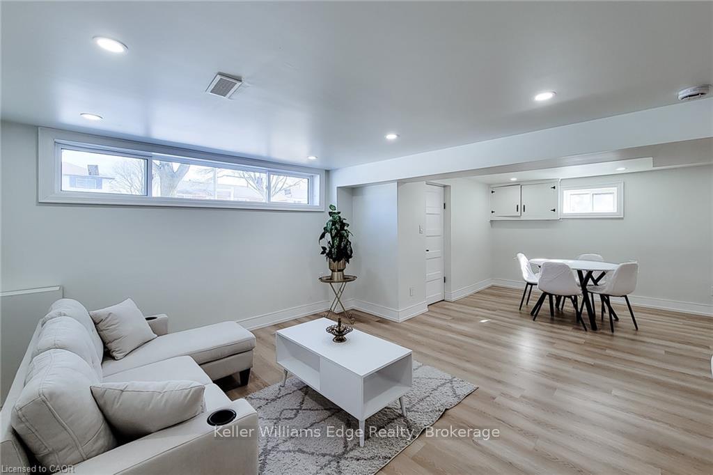 Photo 6 of Unit 2, 237 Fernwood Crescent, Hamilton, Hampton Heights — HOMEH