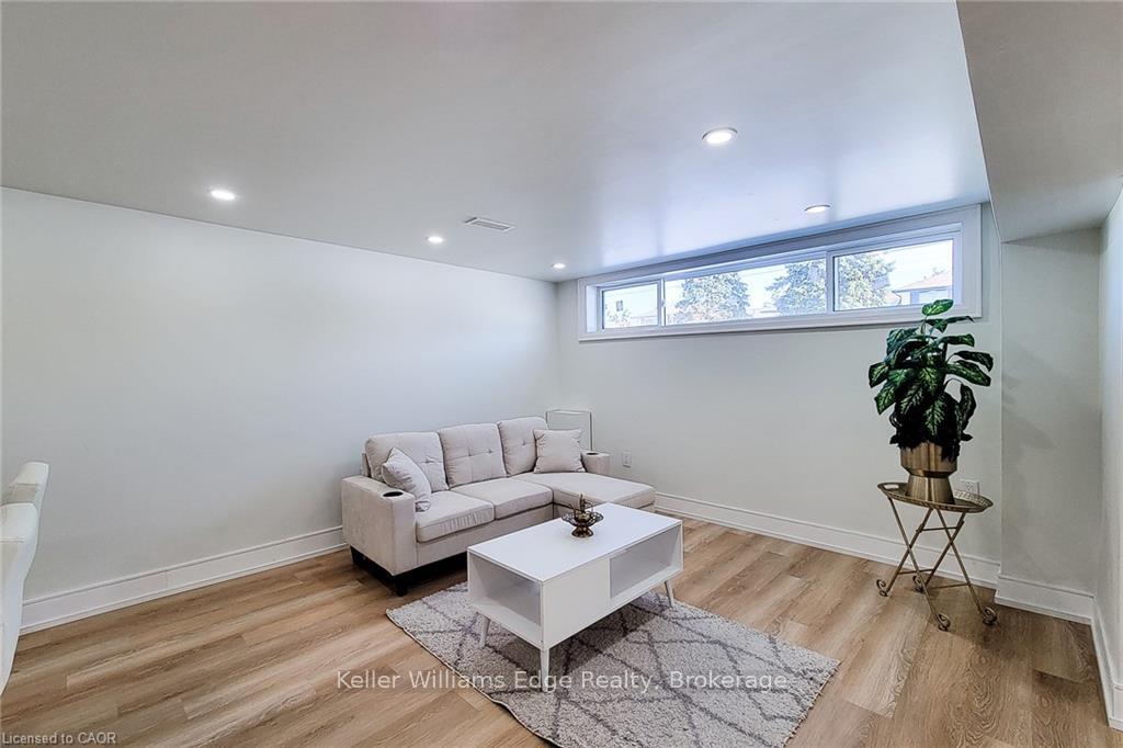 Photo 10 of Unit 2, 237 Fernwood Crescent, Hamilton, Hampton Heights — HOMEH