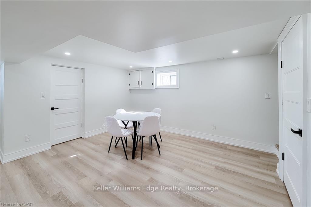 Photo 11 of Unit 2, 237 Fernwood Crescent, Hamilton, Hampton Heights — HOMEH