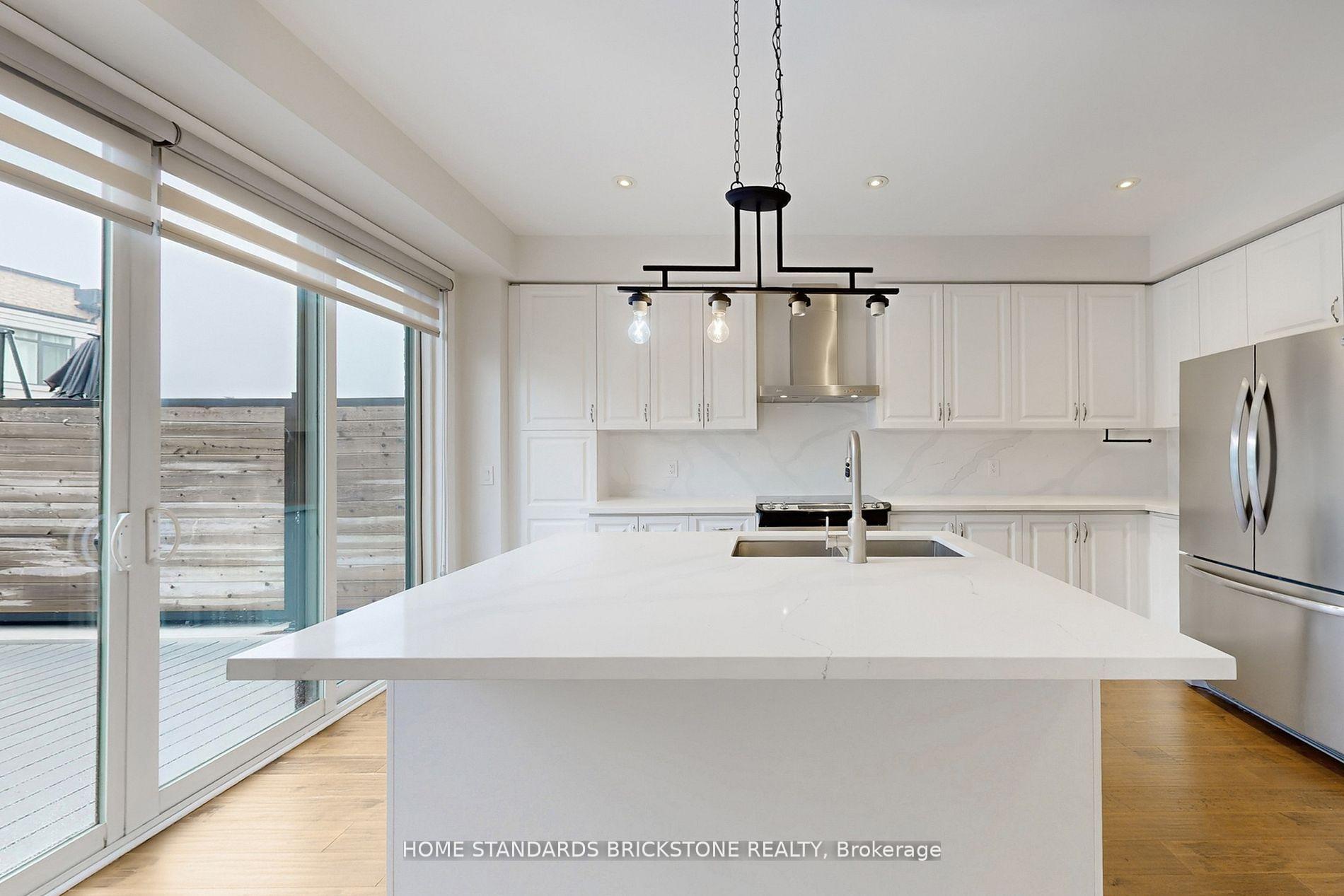 Photo 19 of 215 Salterton Circle, Vaughan, Rural Vaughan — HOMEH