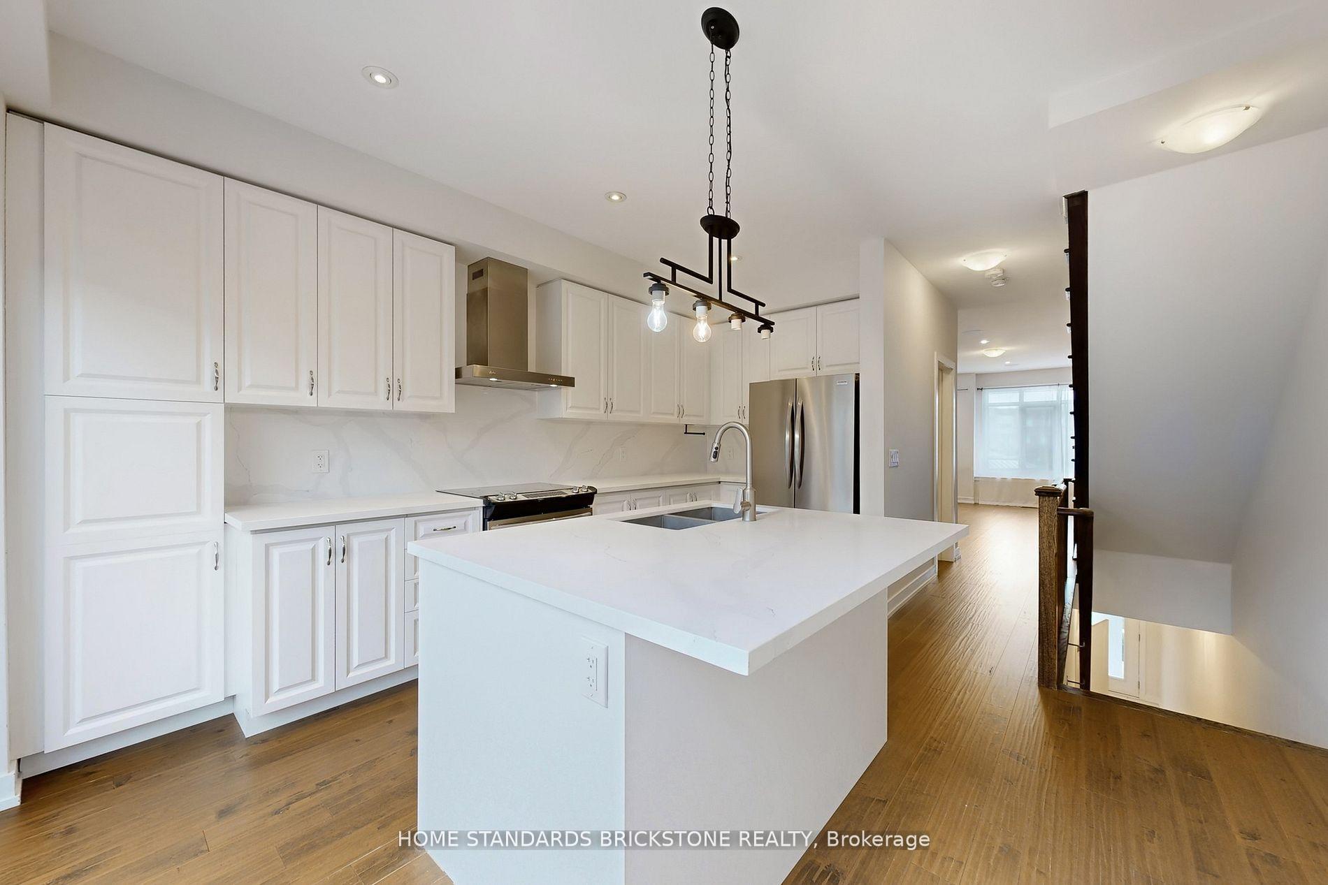 Photo 21 of 215 Salterton Circle, Vaughan, Rural Vaughan — HOMEH