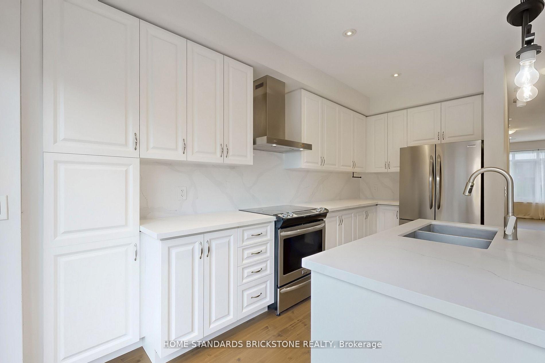 Photo 23 of 215 Salterton Circle, Vaughan, Rural Vaughan — HOMEH