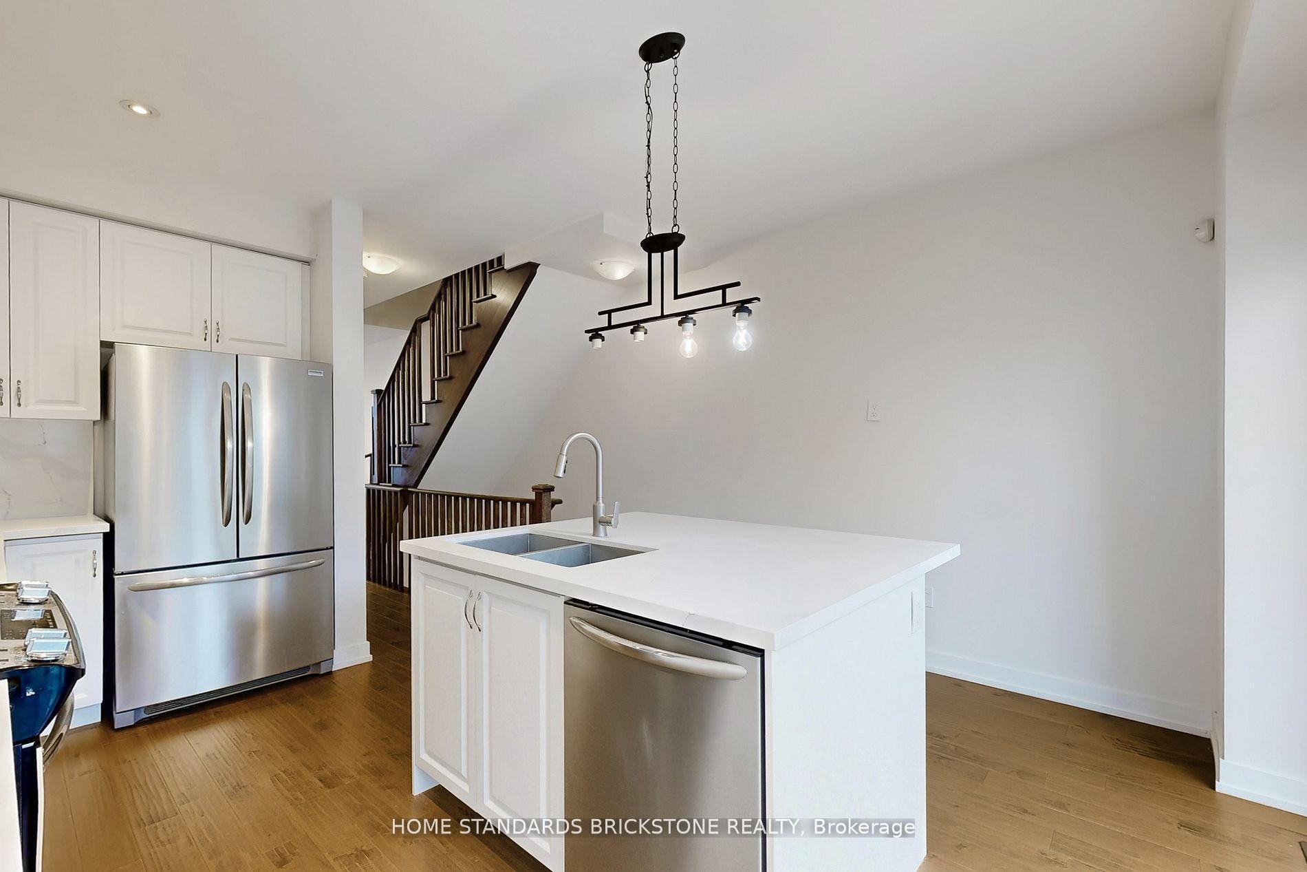 Photo 25 of 215 Salterton Circle, Vaughan, Rural Vaughan — HOMEH