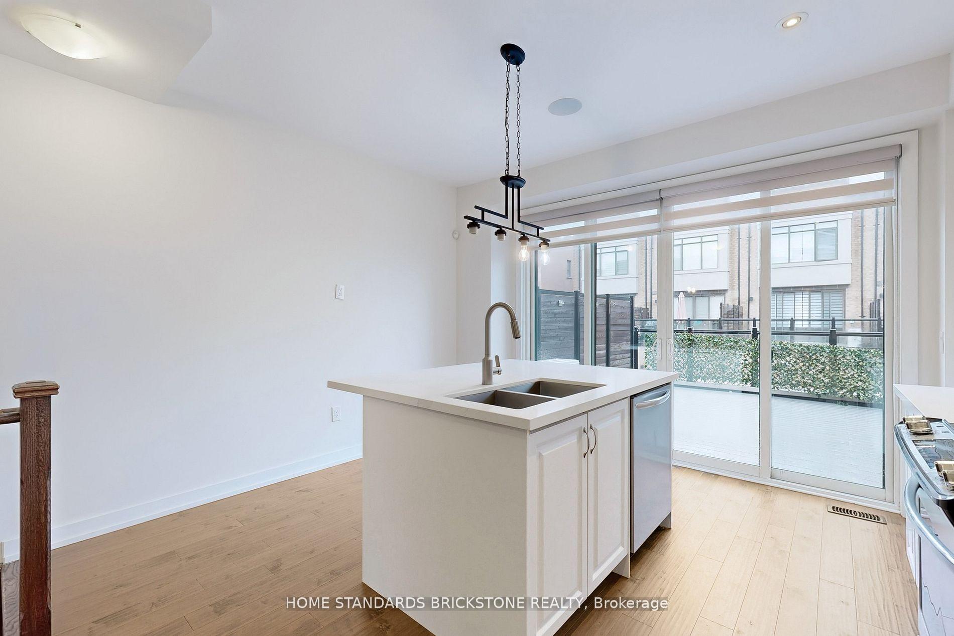Photo 29 of 215 Salterton Circle, Vaughan, Rural Vaughan — HOMEH
