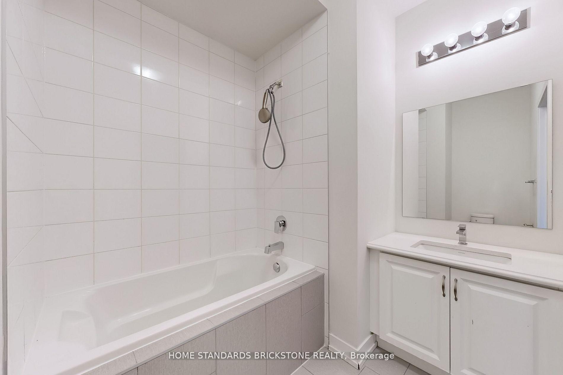 Photo 71 of 215 Salterton Circle, Vaughan, Rural Vaughan — HOMEH