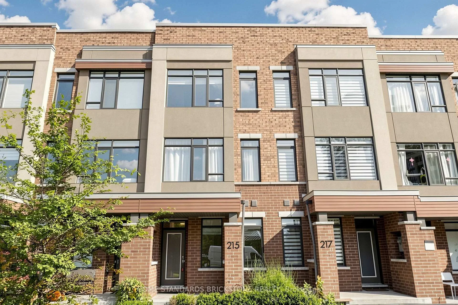 Photo 1 of 215 Salterton Circle, Vaughan, Rural Vaughan — HOMEH