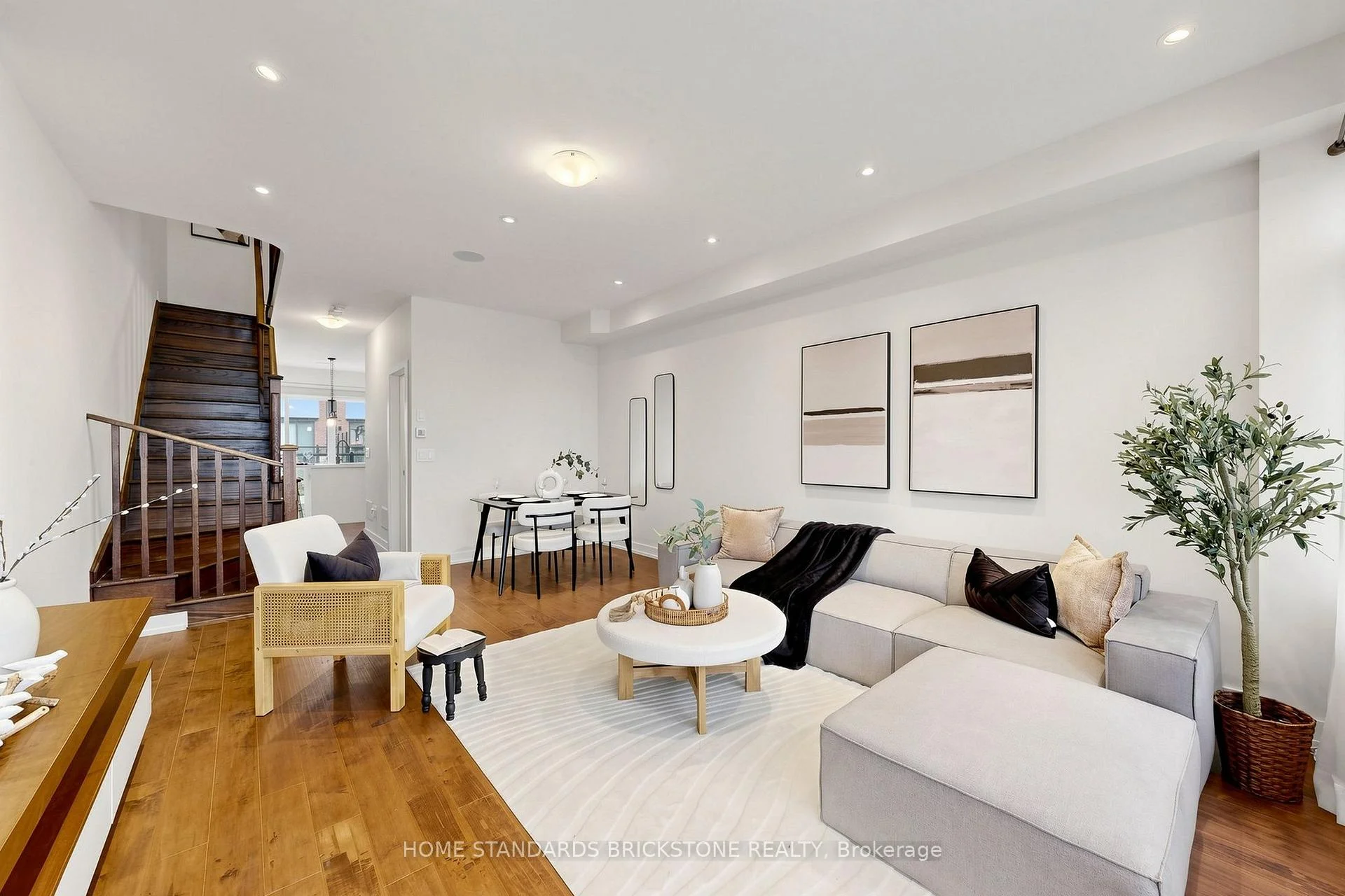 Photo 10 of 215 Salterton Circle, Vaughan, Rural Vaughan — HOMEH