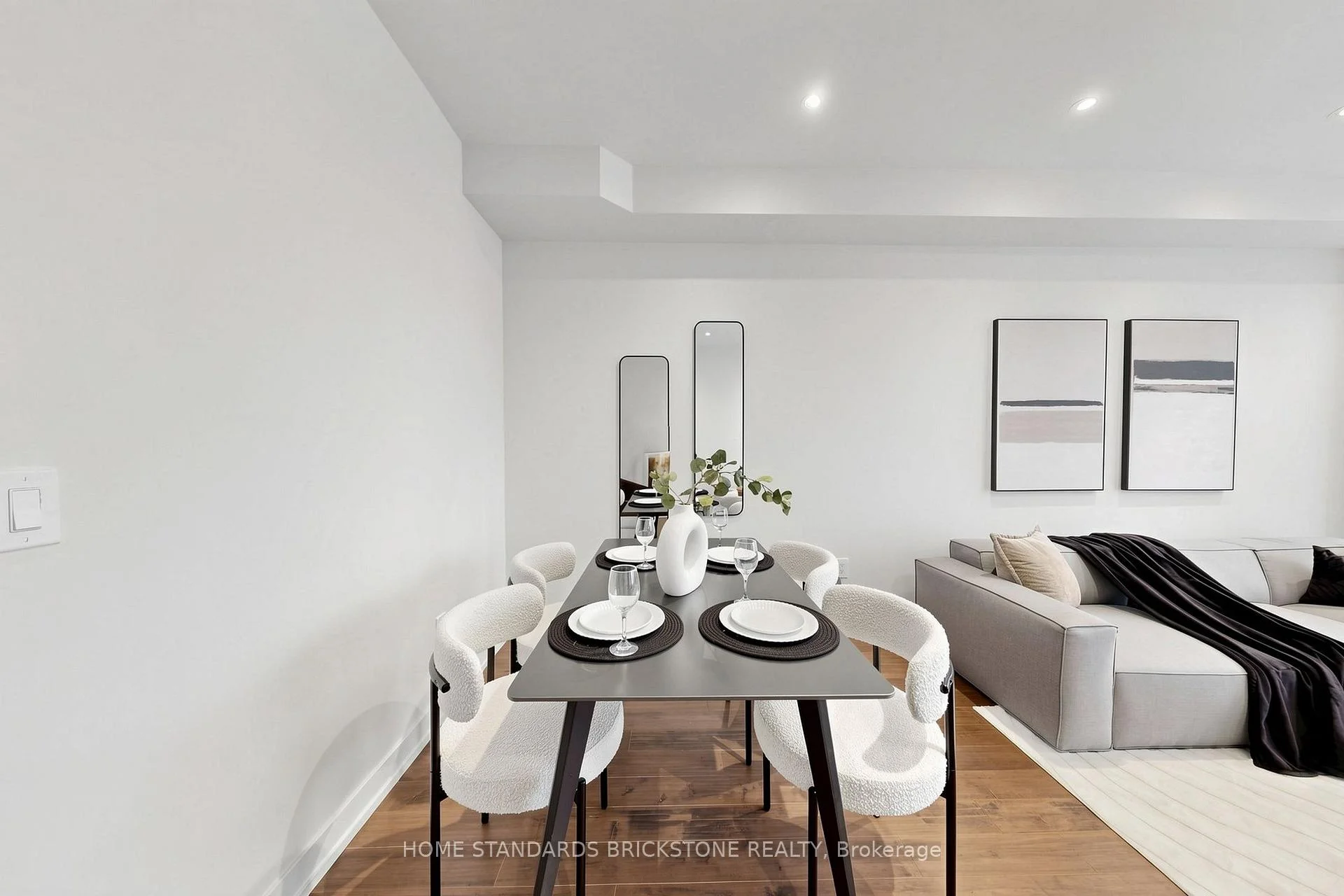 Photo 18 of 215 Salterton Circle, Vaughan, Rural Vaughan — HOMEH