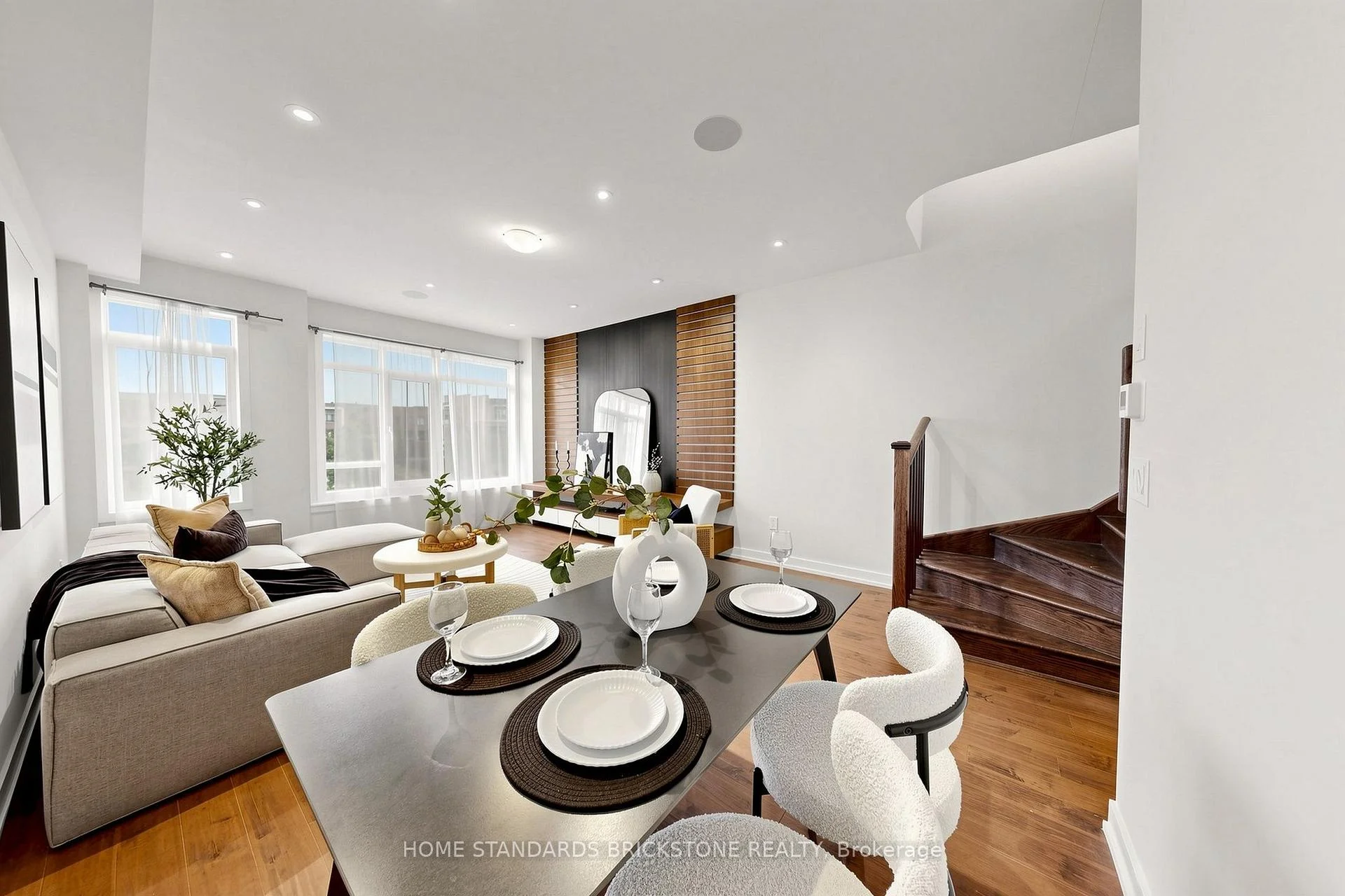 Photo 20 of 215 Salterton Circle, Vaughan, Rural Vaughan — HOMEH