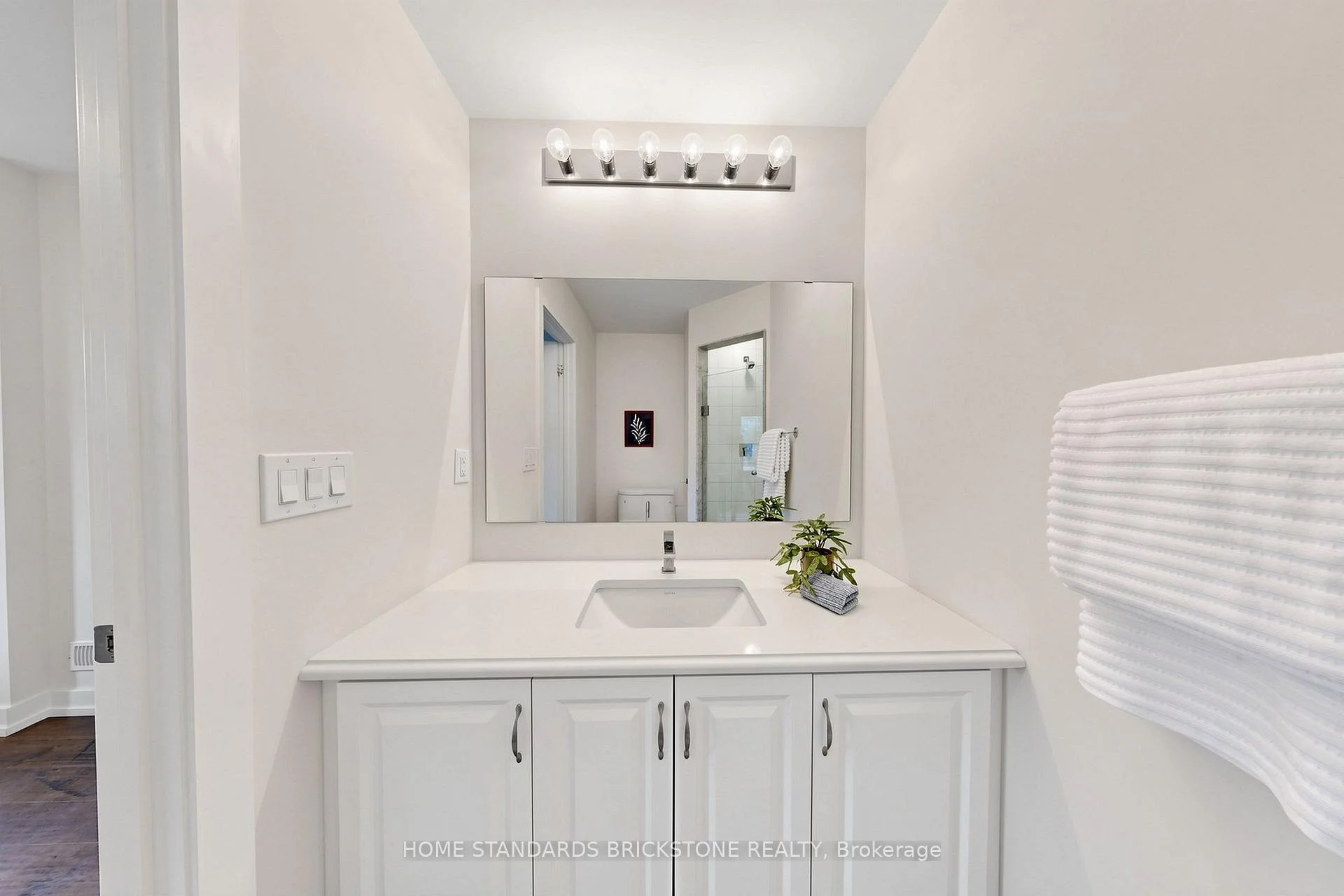 Photo 50 of 215 Salterton Circle, Vaughan, Rural Vaughan — HOMEH