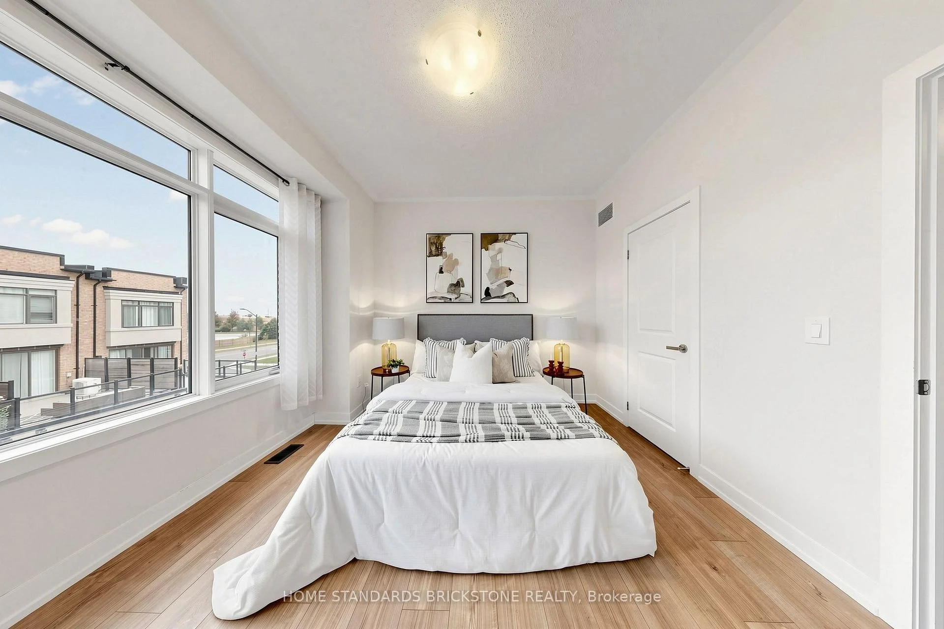 Photo 66 of 215 Salterton Circle, Vaughan, Rural Vaughan — HOMEH