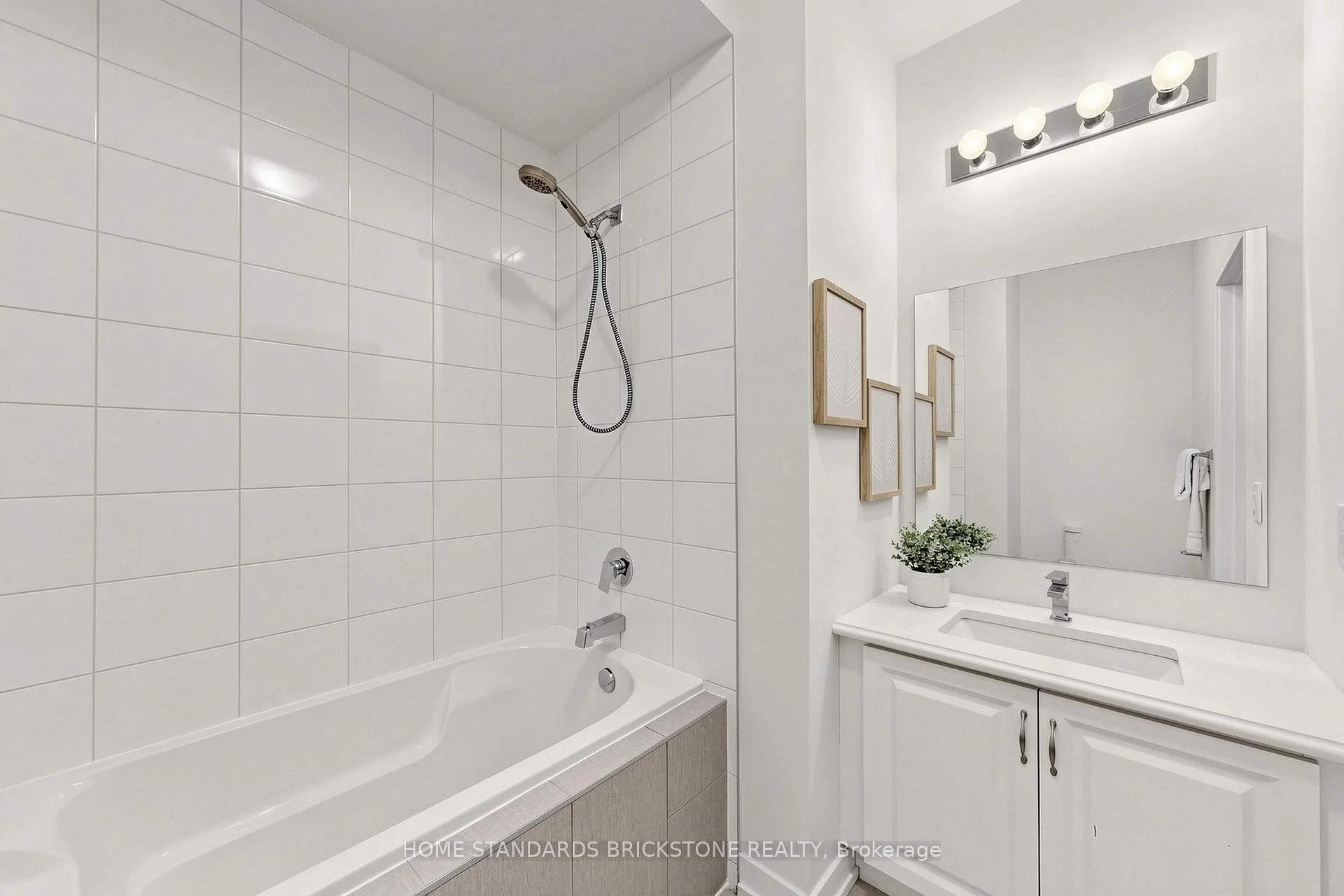 Photo 90 of 215 Salterton Circle, Vaughan, Rural Vaughan — HOMEH