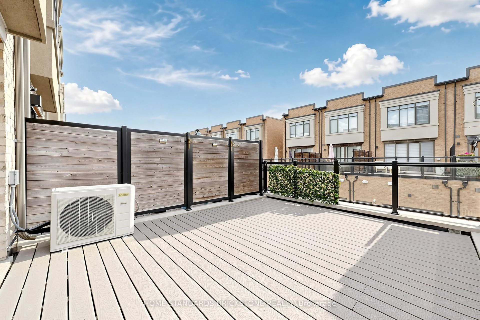 Photo 94 of 215 Salterton Circle, Vaughan, Rural Vaughan — HOMEH