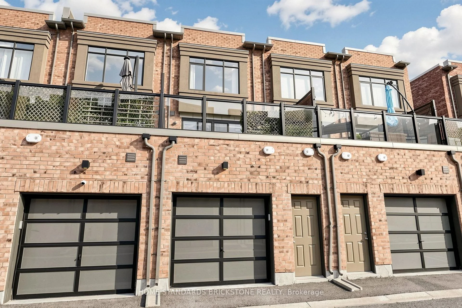 Photo 98 of 215 Salterton Circle, Vaughan, Rural Vaughan — HOMEH