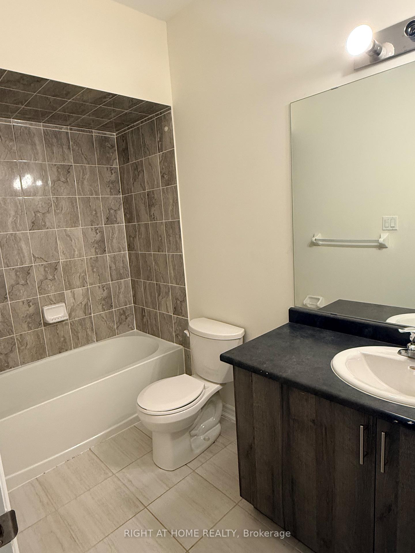 Photo 14 of 31 Hickling Lane, Ajax, Northwest Ajax — HOMEH