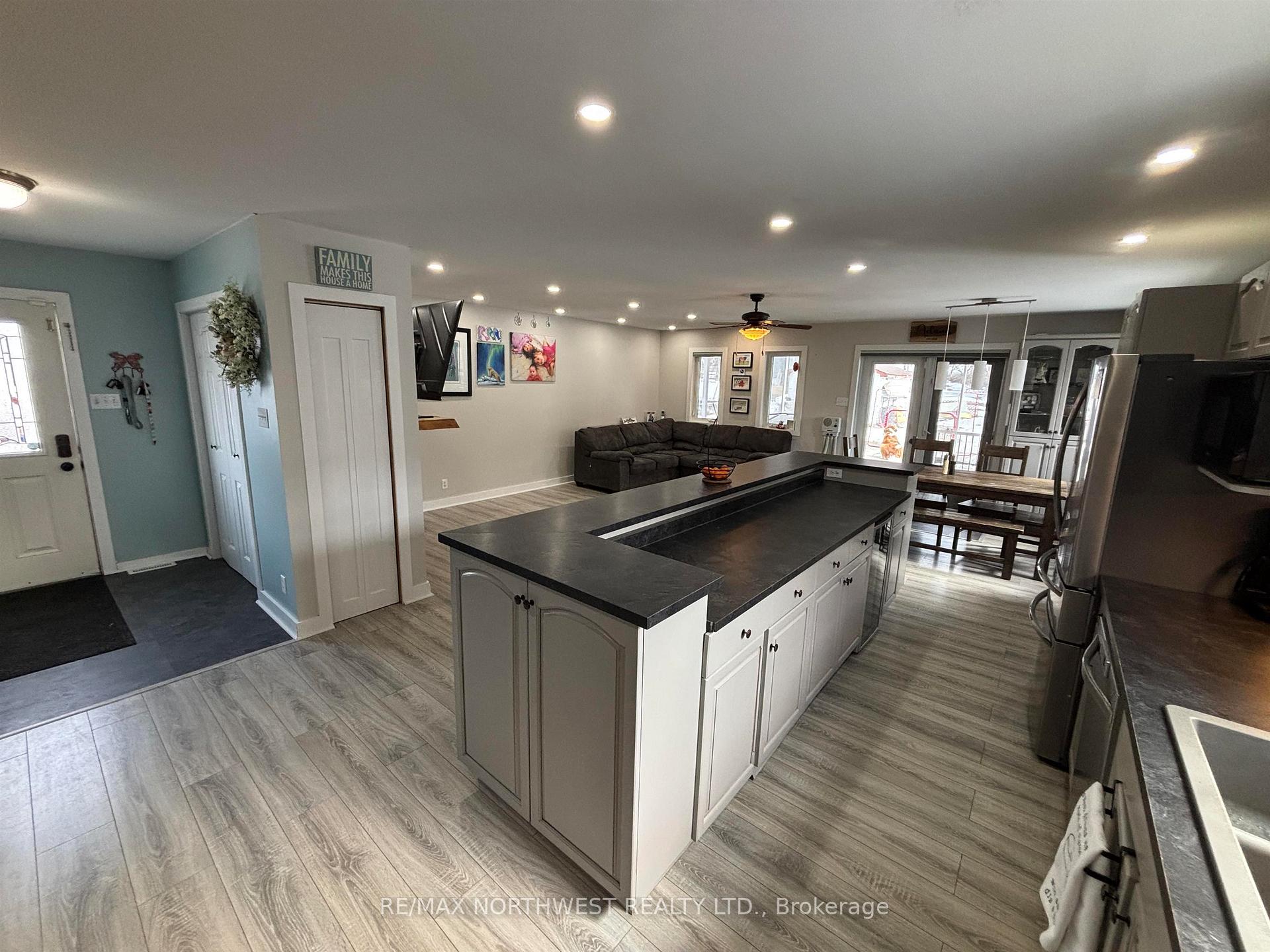 Photo 5 of 135 Regina Ave, Kenora, Ride Out — HOMEH