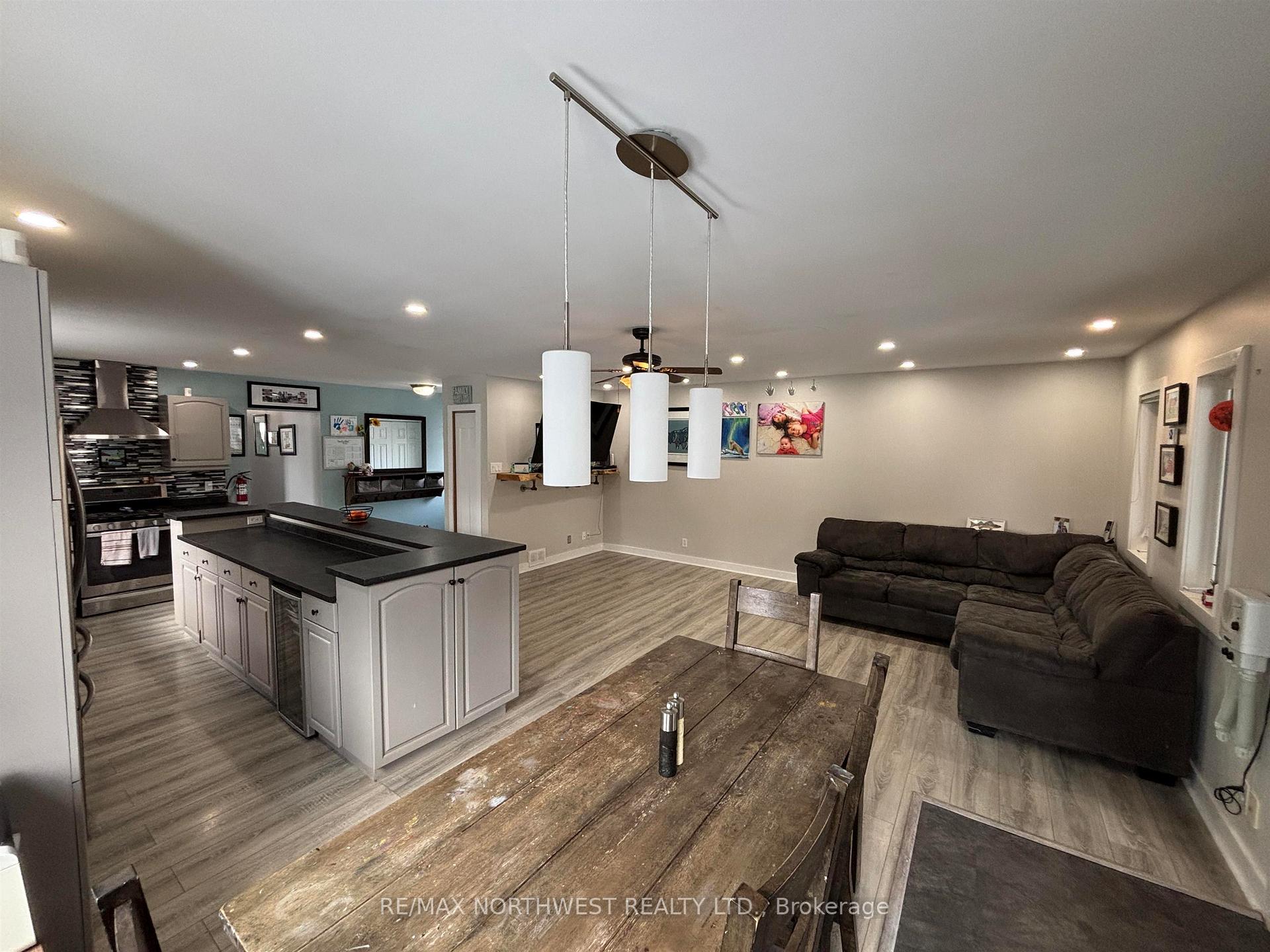 Photo 10 of 135 Regina Ave, Kenora, Ride Out — HOMEH