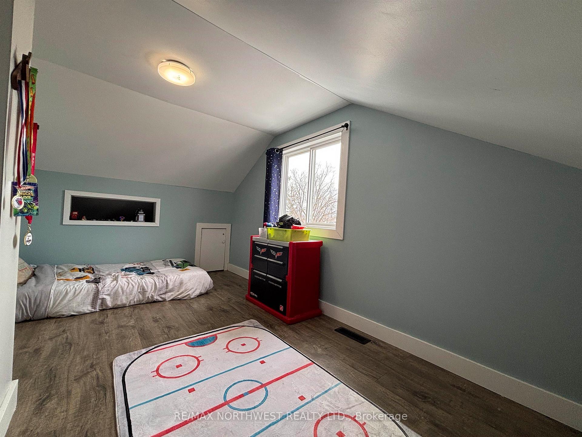 Photo 24 of 135 Regina Ave, Kenora, Ride Out — HOMEH