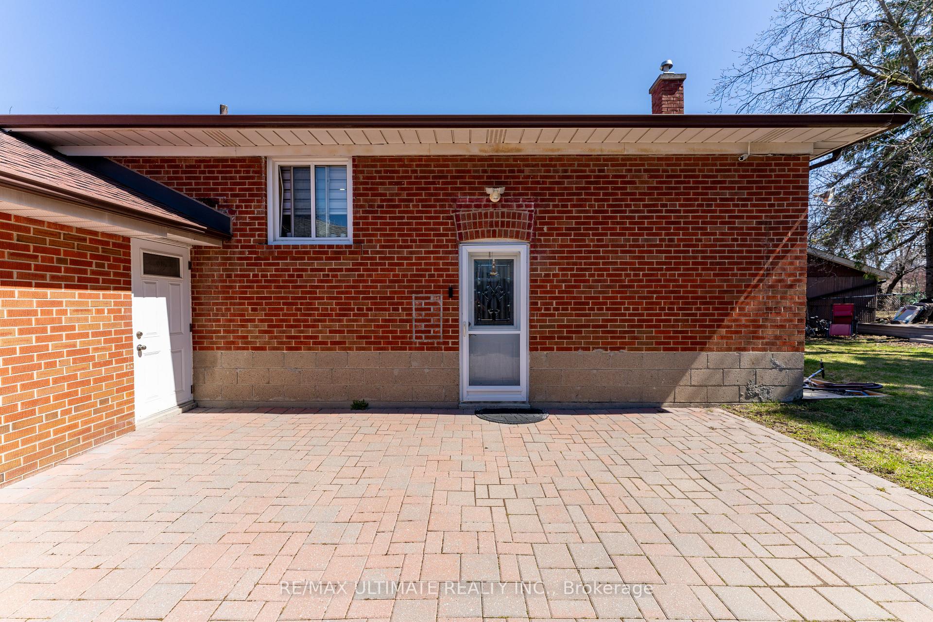 Photo 6 of 21 Benway Drive, Etobicoke, Rexdale-Kipling — HOMEH